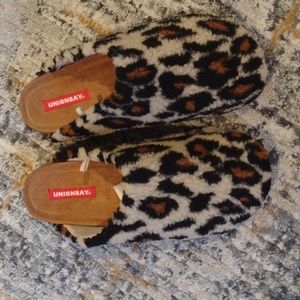 Cheetah slippers, women's 10, Union Bay